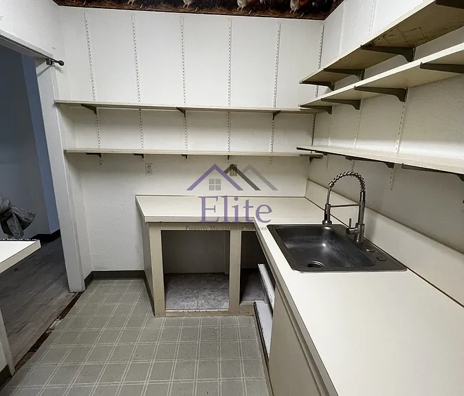 415 W Railroad Ave #1 — Photo 4
