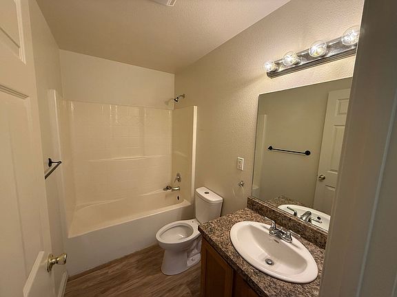 4th image of 1230 Newlands Dr W APT 2