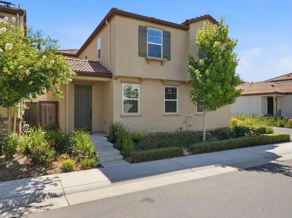 9911 Del Surf Ln, Elk Grove, CA 95757