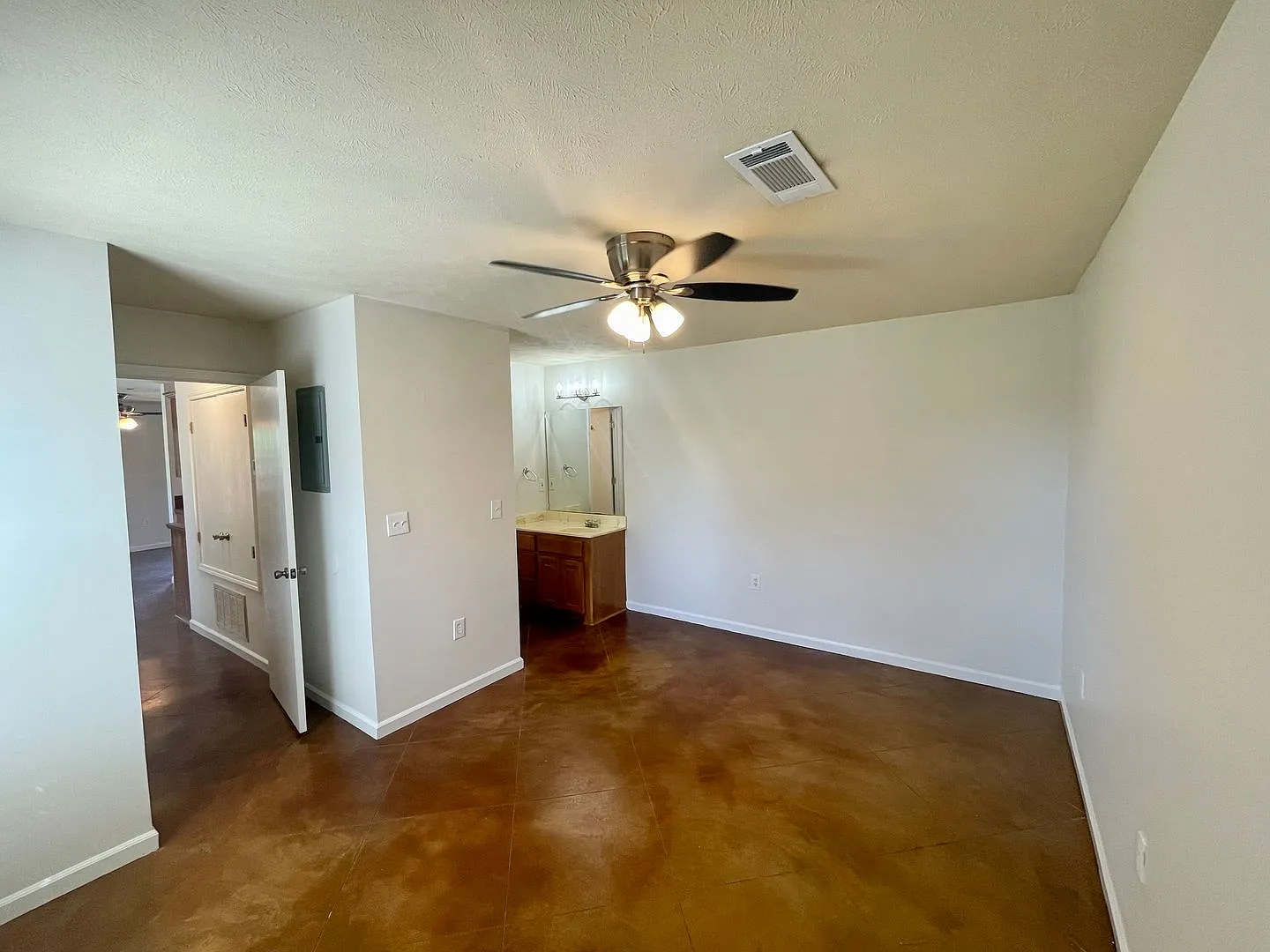 GS-Oak Village III — Photo 4