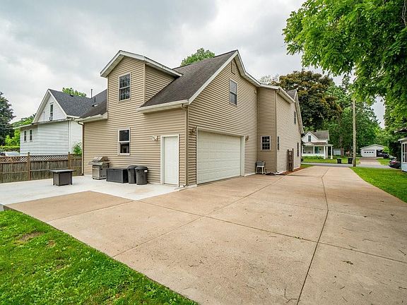 2nd image of 1015 Wilson Avenue