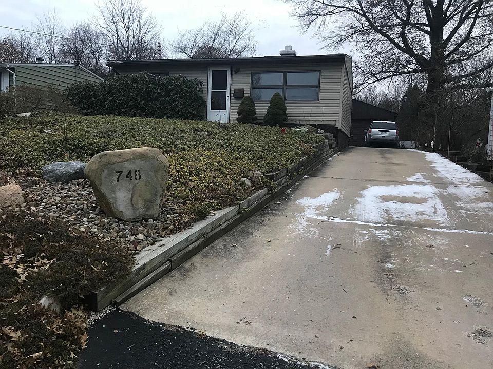 1st image of 748 Stinaff St #1