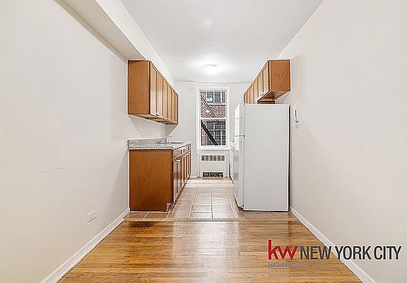 3rd image of 65 Park Ter W APT 2F