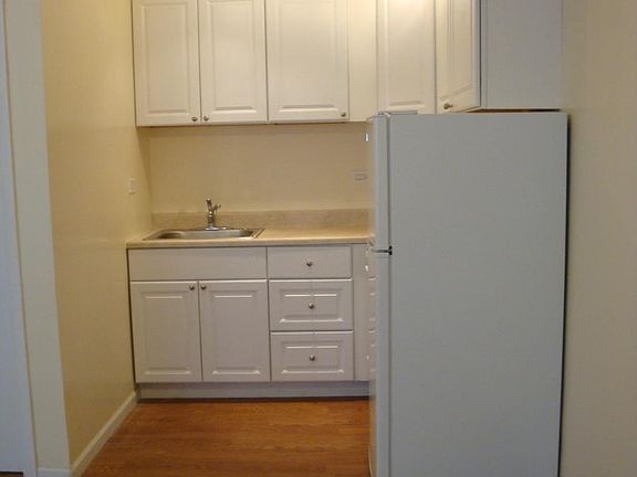 2nd image of 5616 N Washtenaw Ave APT 107