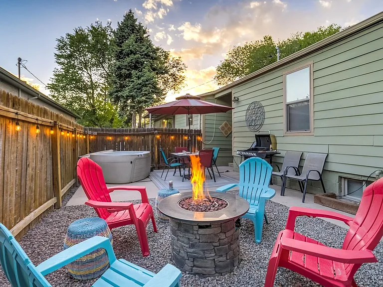 Exterior: 

Enjoy cozy interiors, a private fenced backyard with a hot tub, and easy access to downtown, Memorial Park, and the Olympic Training Center.