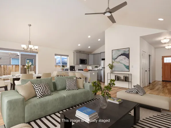 306 E Rapp Rd, Talent, OR 97540