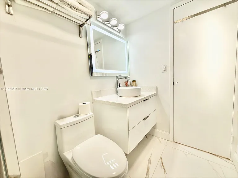 3140 S Ocean Dr #512 — Photo 38