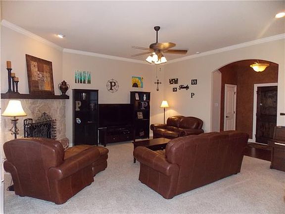 3rd image of 132 Berkshire Ln