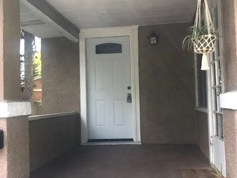910 Park Ave — Photo 2