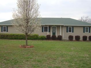 1359 S Palomino Rd, Carthage, MO 64836