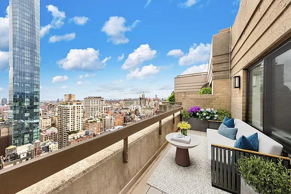 BEAMS 　flat apartment　クエア トップ パンプス　23.5 5 East 22nd Street #PHB in Flatiron, Manhattan | StreetEasy