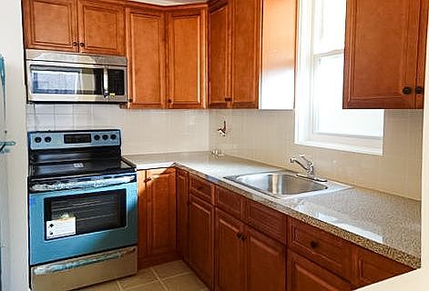 5th image of 3204 Hull Ave