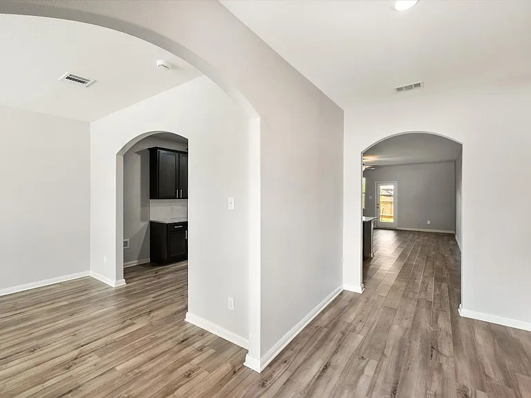 4004 Millau Ln — Photo 5