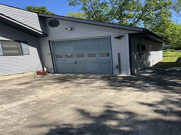 3rd image of 304 State St