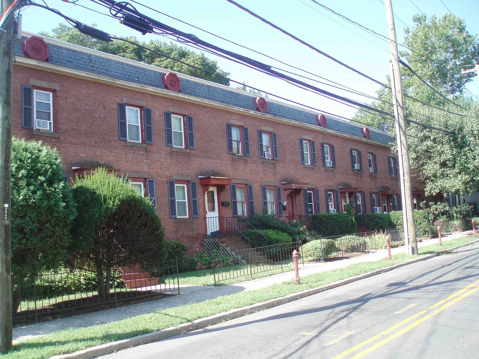 3 bed, 1.5 bath, 1030 sqft, $3,600 — Photo 3