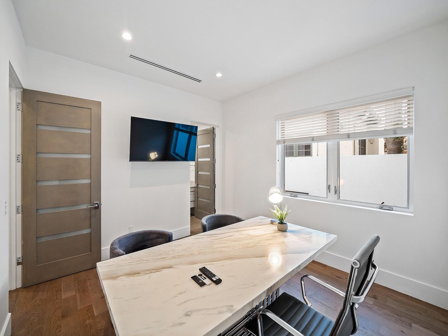 Los Angeles, CA 90048