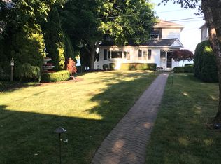 29725 E River Rd, Grosse Ile, MI 48138