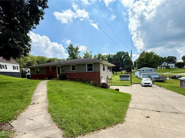 1719 Cambridge Rd, Coshocton, OH 43812