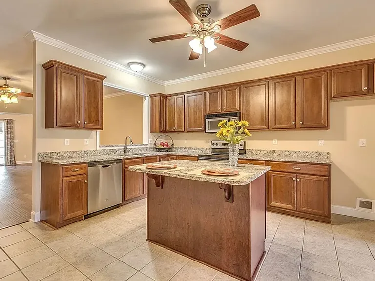 2208 Stanford Ct — Photo 3
