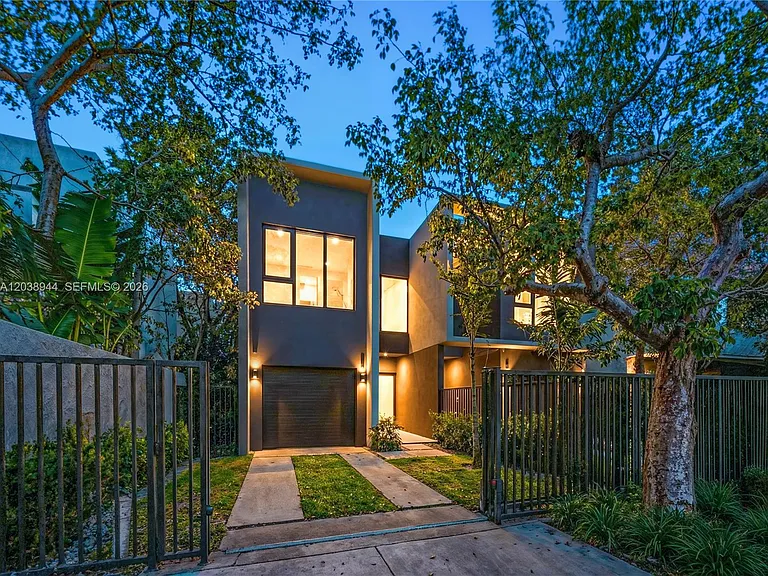 3086 Indiana St — Photo 1