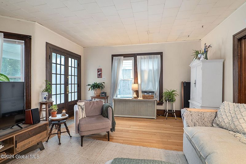 5th image of 1735 Eastern Parkway