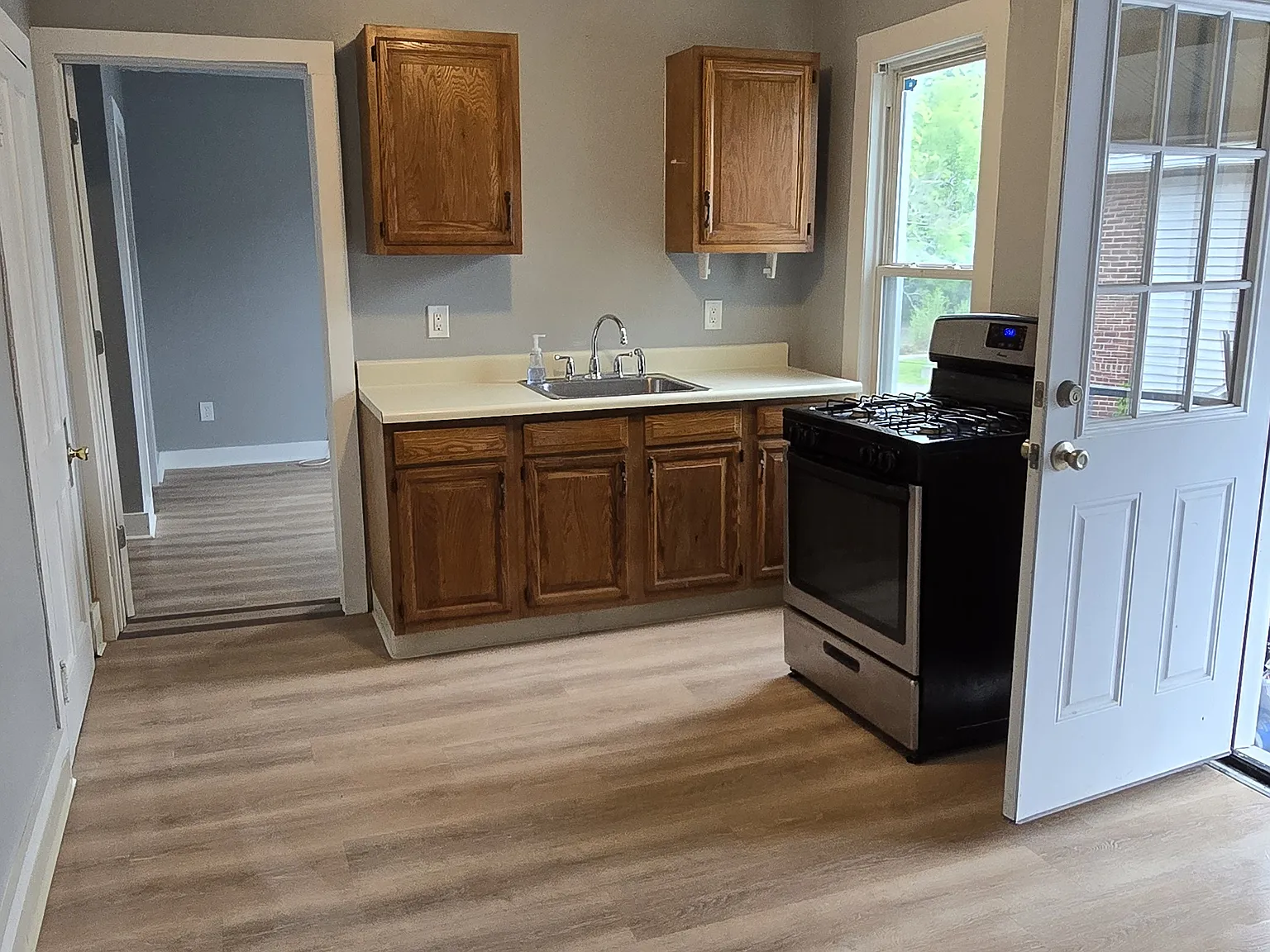 2 bed, 800 sqft, $1,100 — Photo 2