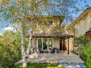 542 S 27th Ave NW, Calgary, AB T2M 2H8