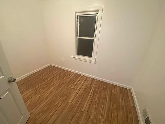 4th image of 49 Barker St #1