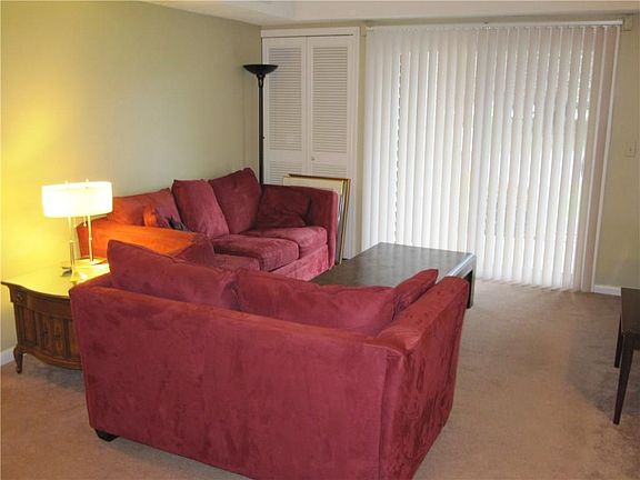 4th image of 503 Twin Circle Dr