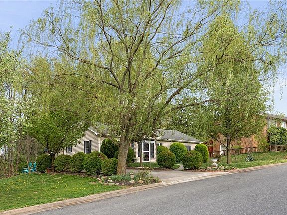 4th image of 3040 Horseshoe Ln