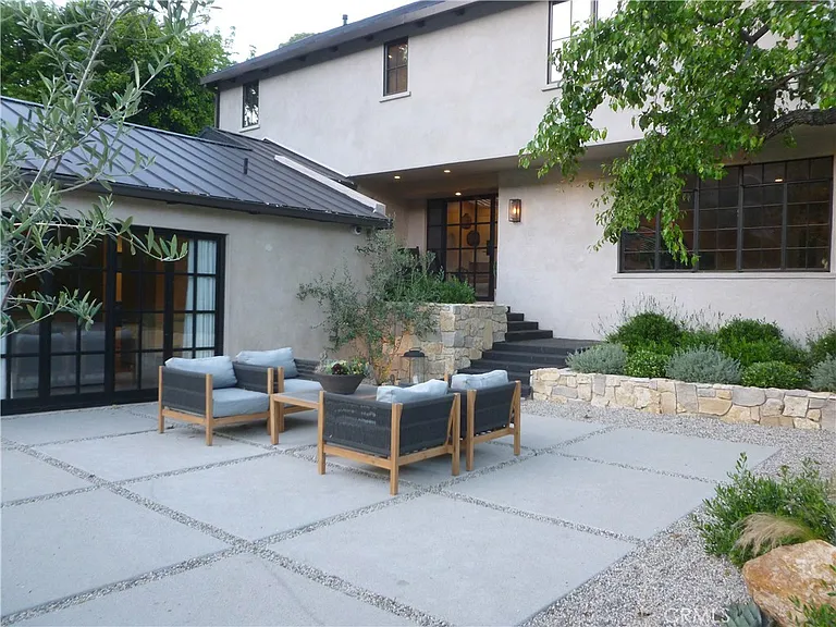 1094 Acanto Pl — Photo 2