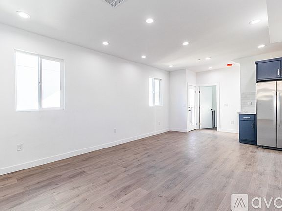 5th image of 337 N Harvard Blvd #1/2