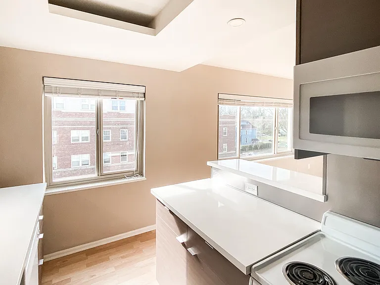 Park Tower Apartments — Photo 98