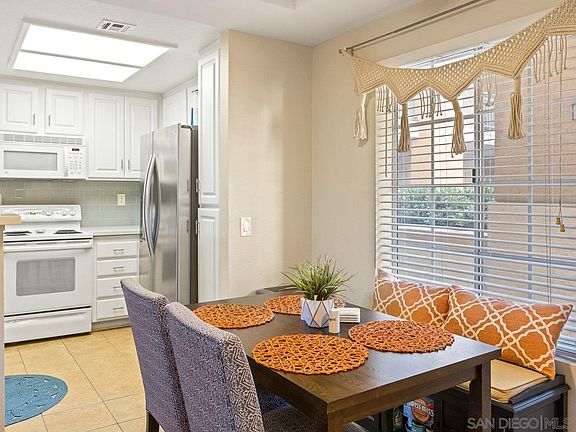3rd image of 2250 Camino De La Reina Unit 113