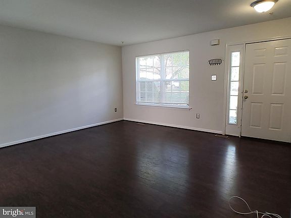 4th image of 3018 Creekside Ct #56