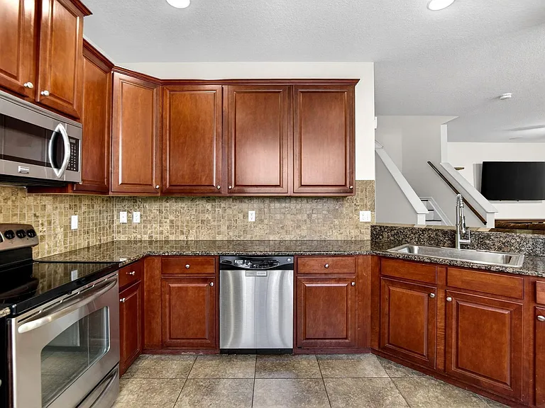 714 Ashentree Dr — Photo 4