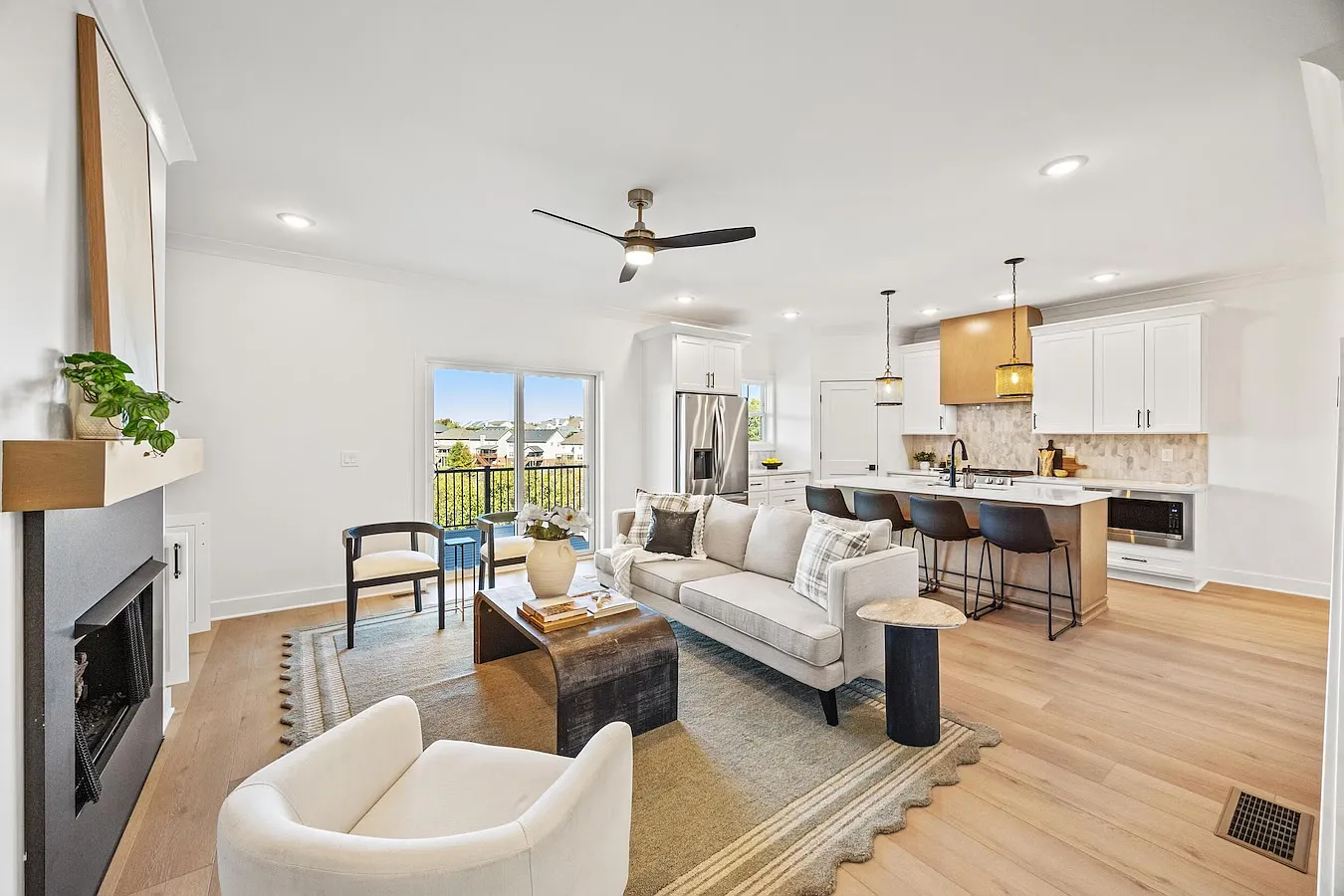 4 bed, 3.5 bath, 2660 sqft, $2,800 — Photo 1