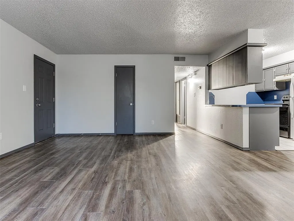 2 bed, 929 sqft, $1,000 — Photo 3