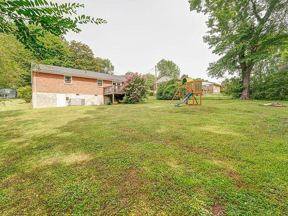 4th image of 1302 Fernwood Dr
