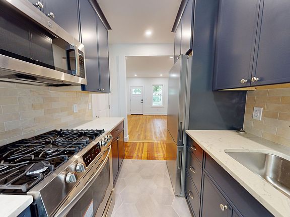 5th image of 243 Willow St #1L