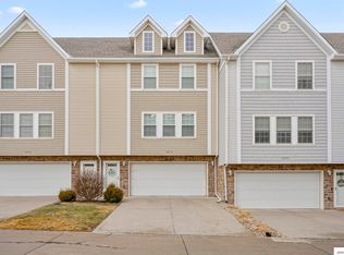 16772 Laurel Plz, Omaha, NE 68118