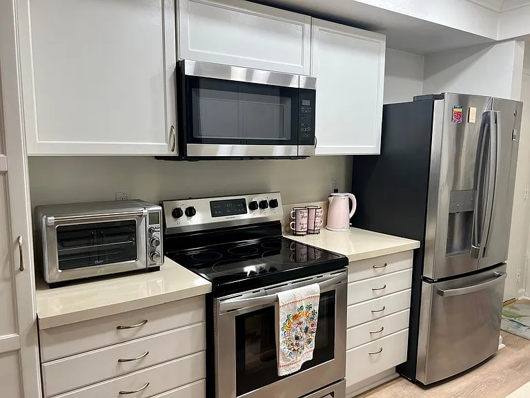 911 N Kings Rd #111 — Photo 10