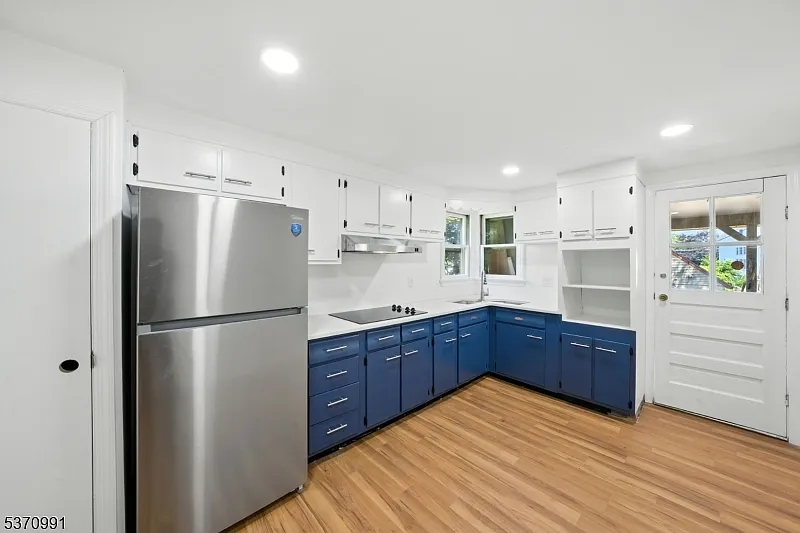 3 bed, 3.0 bath, $3,200 — Photo 3