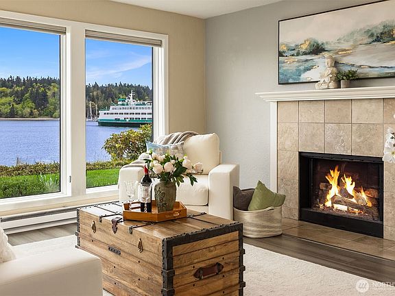 2nd image of 428 Harborview Drive SE #114