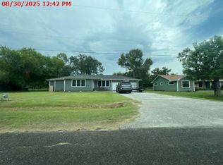 704 Light St, Anahuac, TX 77514