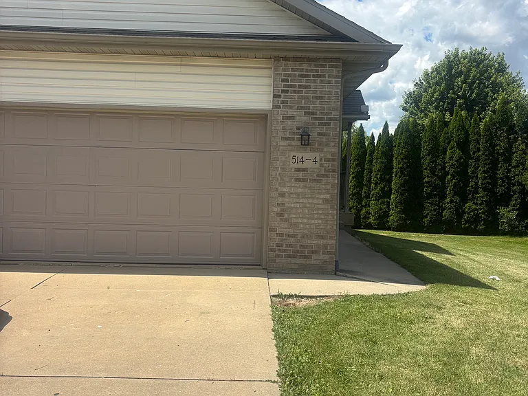 514 N Westmount Dr #4 — Photo 1