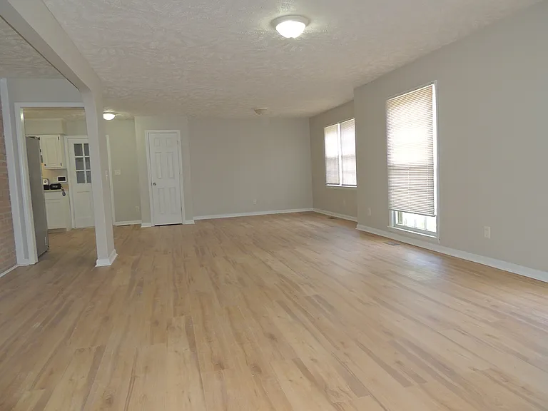 7115 Enfield Dr — Photo 3
