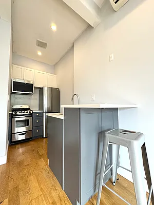 Rented by Pear NYC LLC | media 10