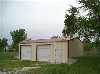 2nd image of 607 Valley Ln