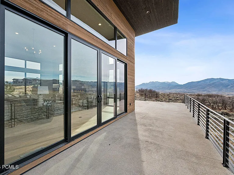 2005 Lookout Peak Cir — Photo 23